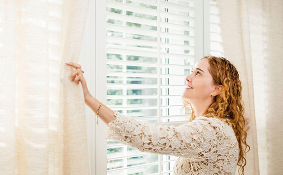 Woman Uses Sunlight to Warm House Reducing Energy Usage